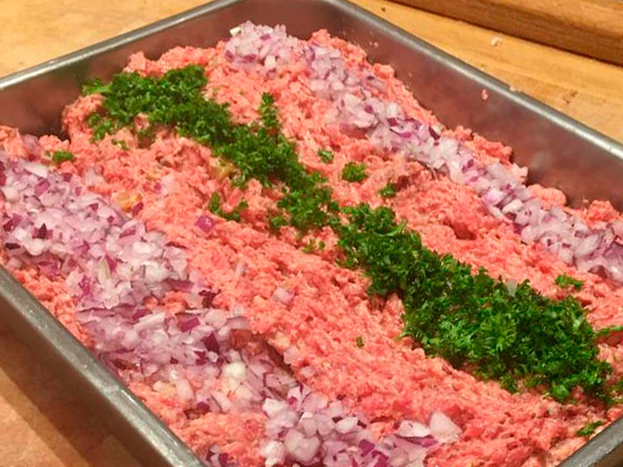 Photo du plateau de filet Américain, spécilité de la Boucherie Evrard à Villers-la-Ville